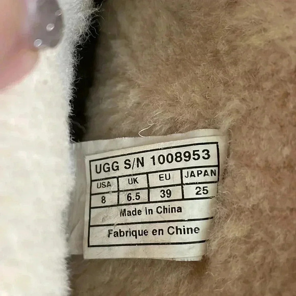 Ugg heart knotty paint splatter , mini boots - Picture 7 of 8